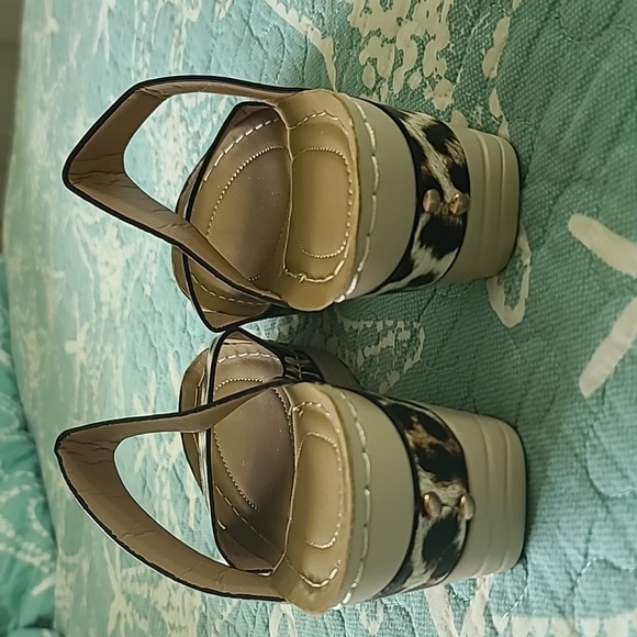 Sandals - Picture 3 of 4